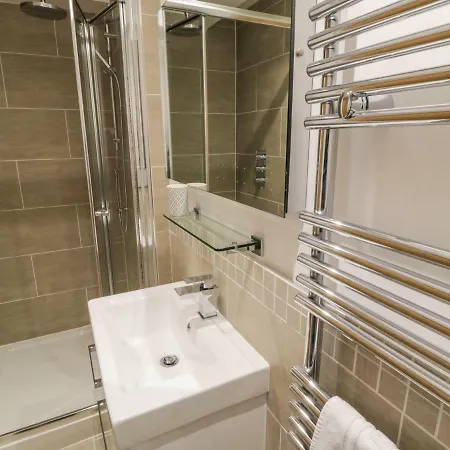 Sir Nigel Gresley Engine Shed * Γουίτμπι